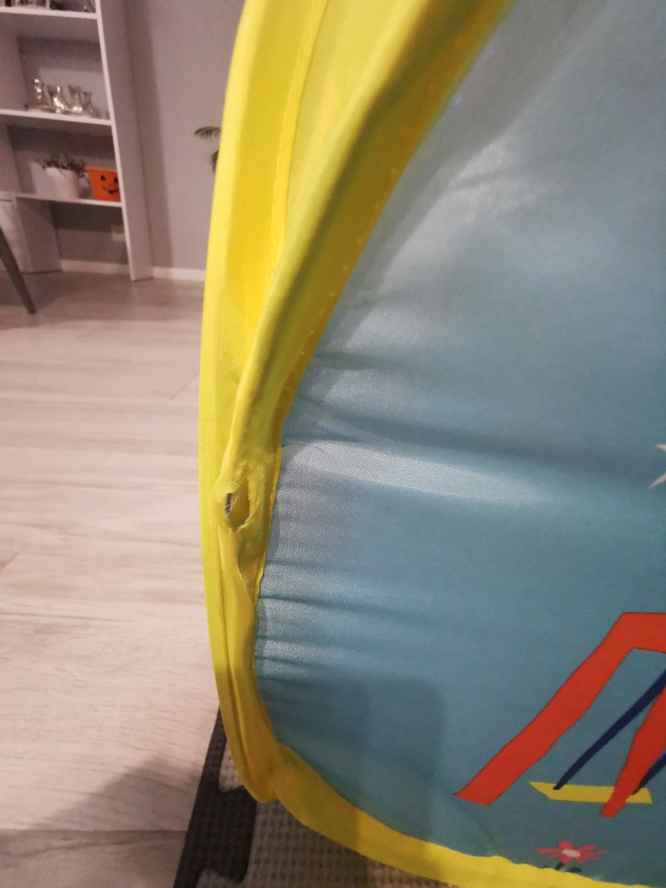 Namiot i suchy basen na kulki