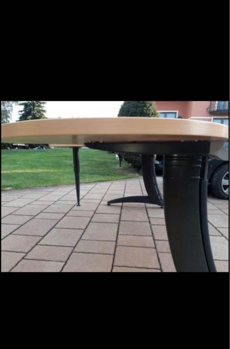 Sprzedam biurko z regulacją wysokości – listwa na prąd w zestawie