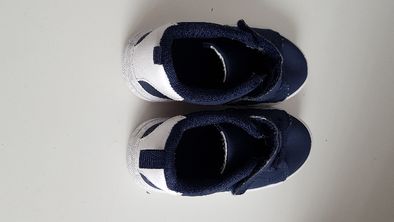 Buty sportowe chłopięce H&M r. 25