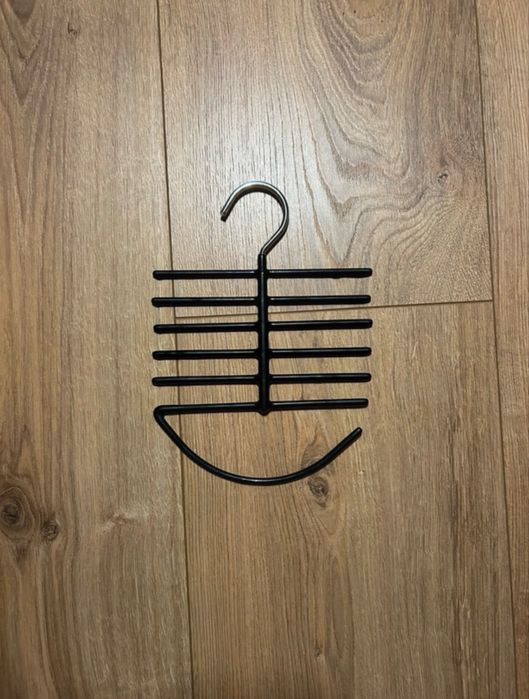 Wieszak na szaliki i apaszki