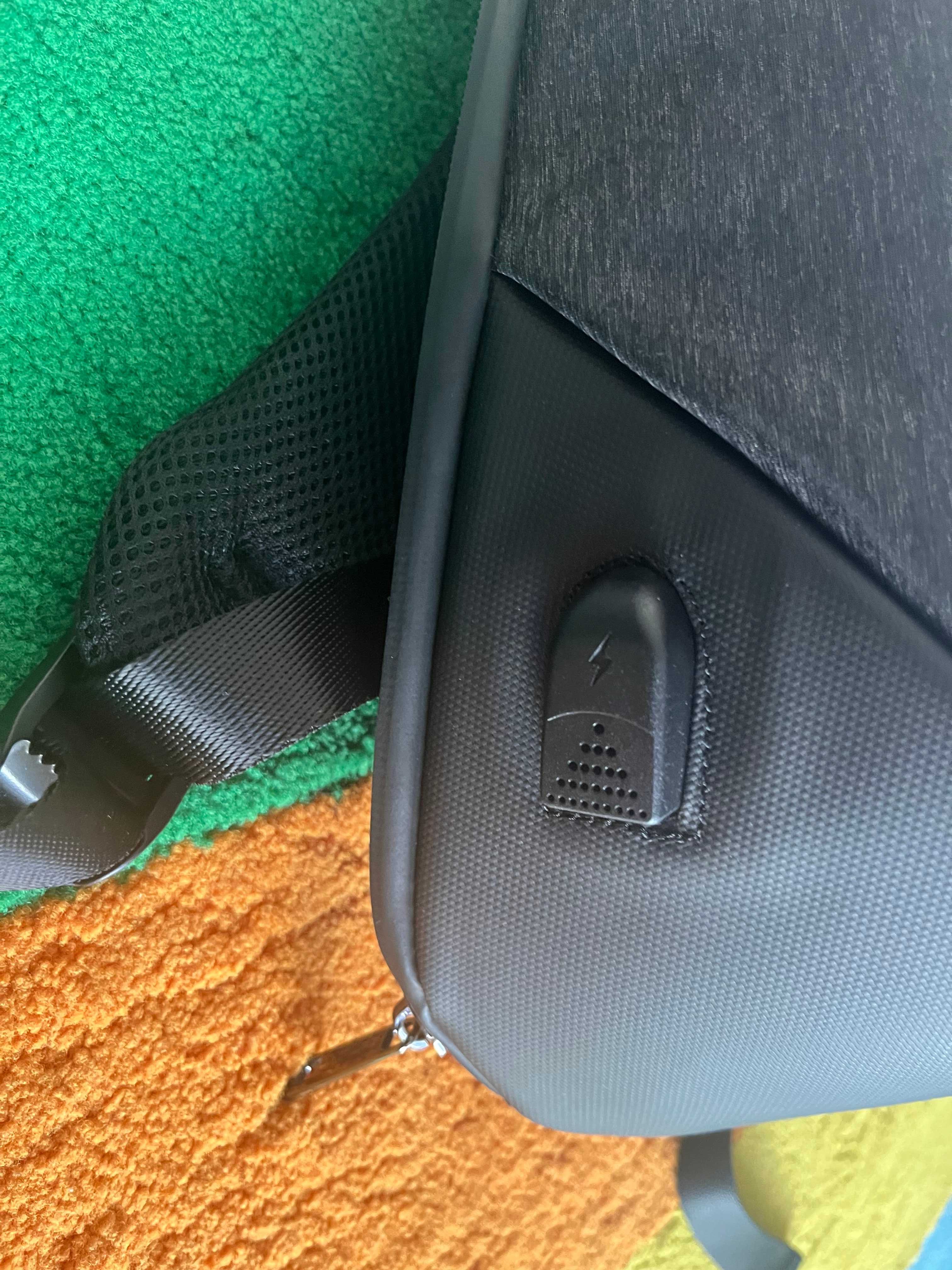 NOWY Plecak usztywniany z kieszenią na laptopa i tablet USB Semi Line