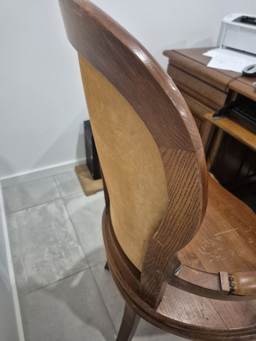 Secretaria e cadeira