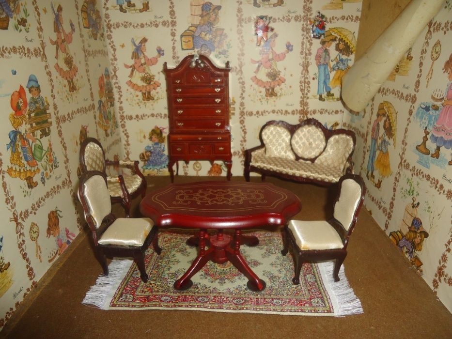 Casa de bonecas Antiga