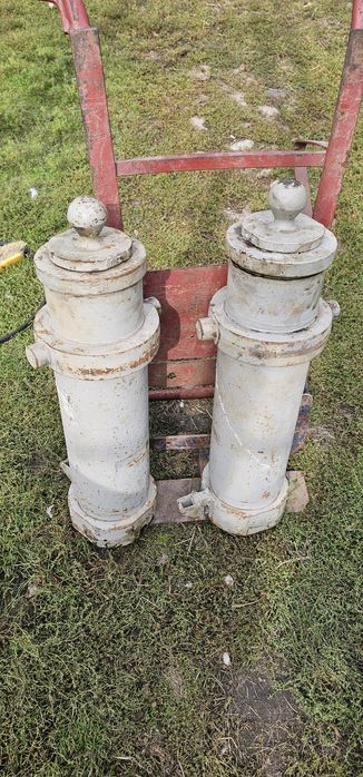 Siłowniki siłownikiem przyczepy wywrotki