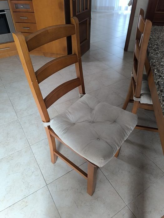 Mesa de cerejeira e granito