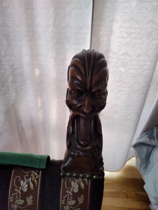 Fotel w stylu antycznym