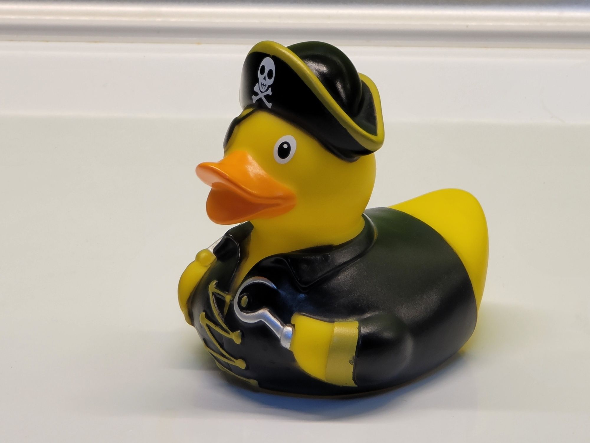 Коллекционная резиновая уточка Funny Ducks Пират L1835 Декор для ванни