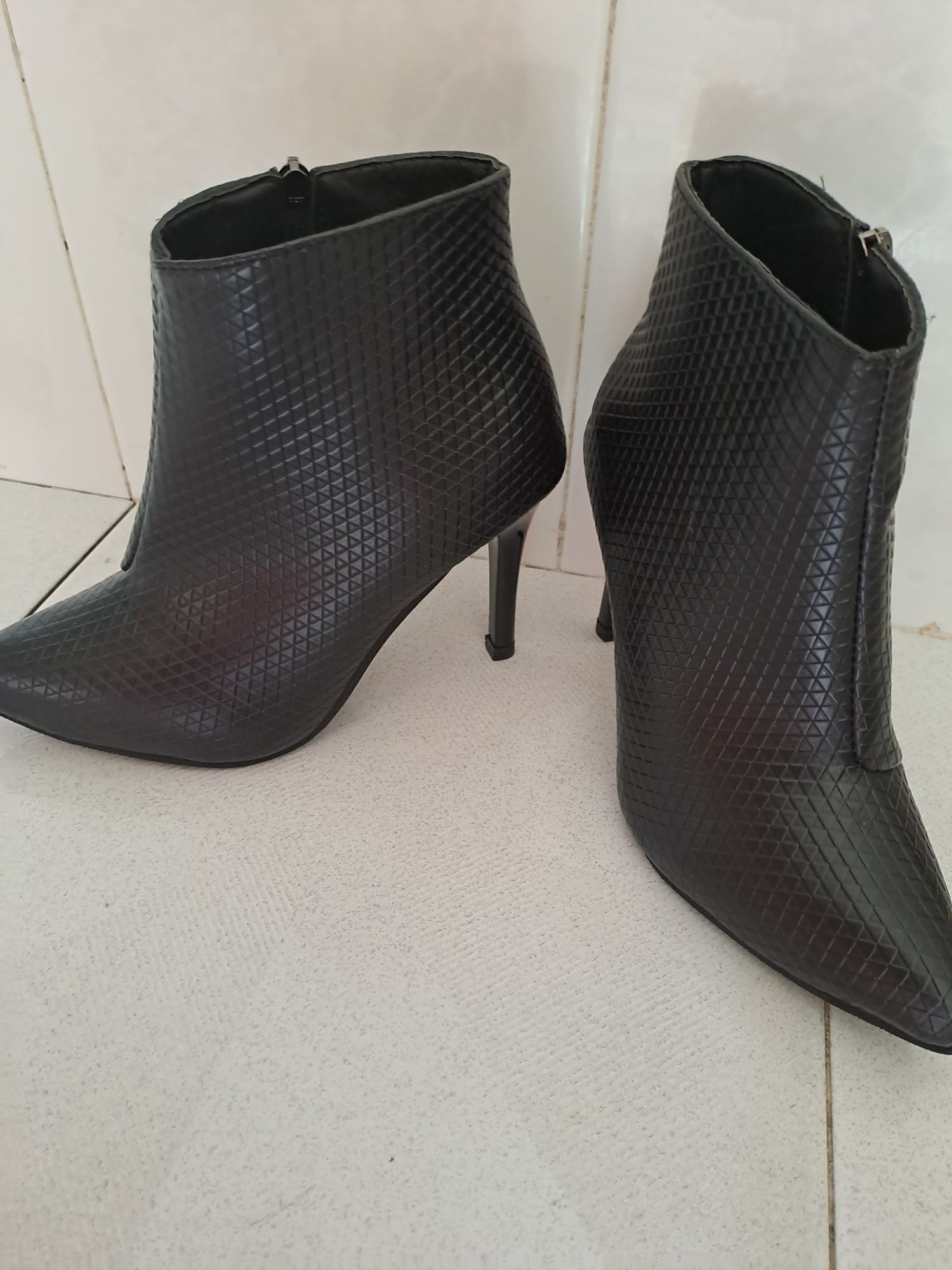 Botas novas    36