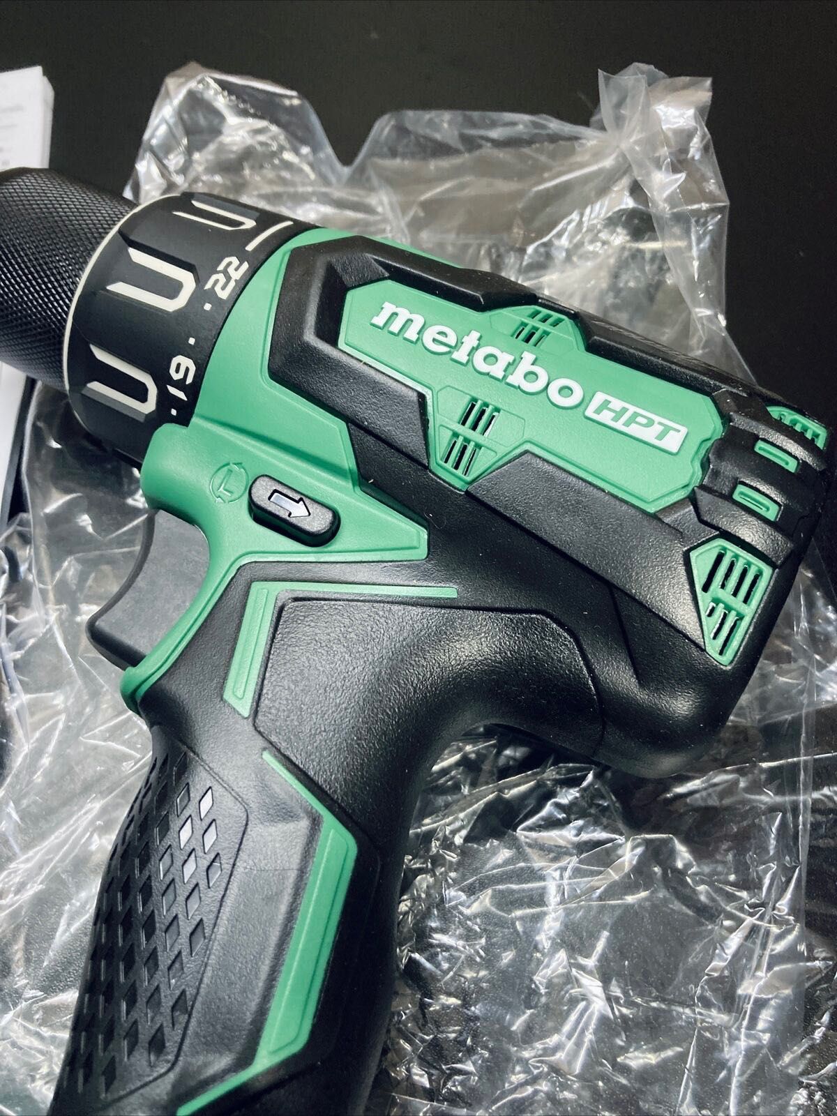 Дрель / шуруповерт HPT Metabo DS 18DBFL2