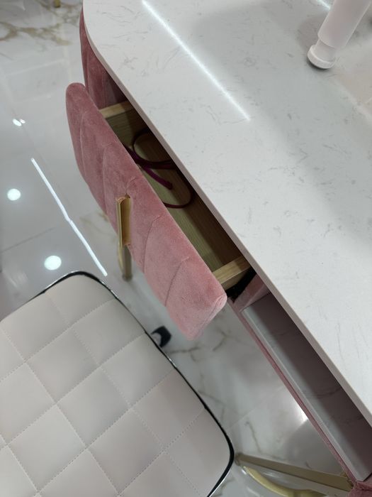 Consola cor de rosa veludo