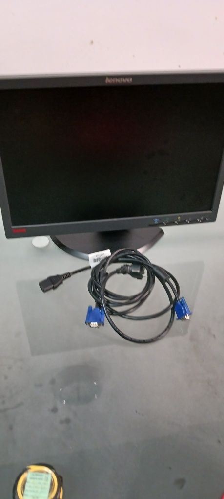 Monitor PC Lenovo