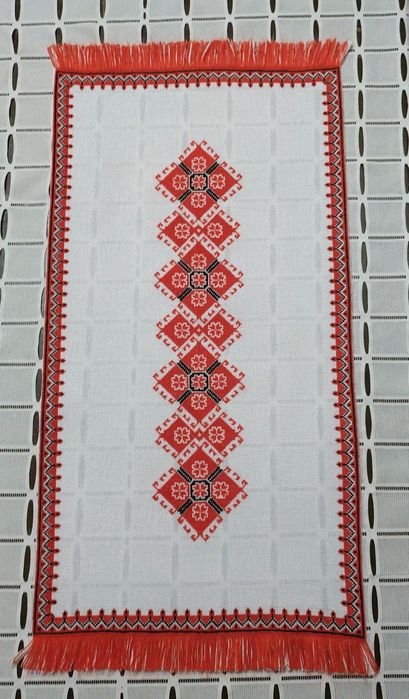 Вишита серветка-доріжка