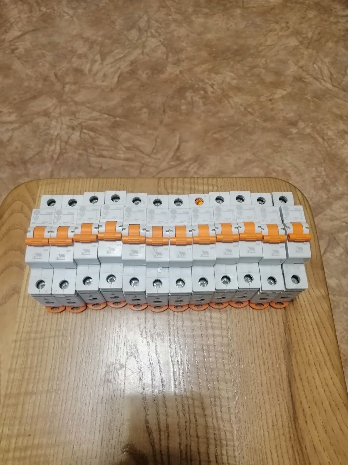 Продам новий дуже якісний диф.вимикач Kopp RCD 16-0,03 за 755 гривень!