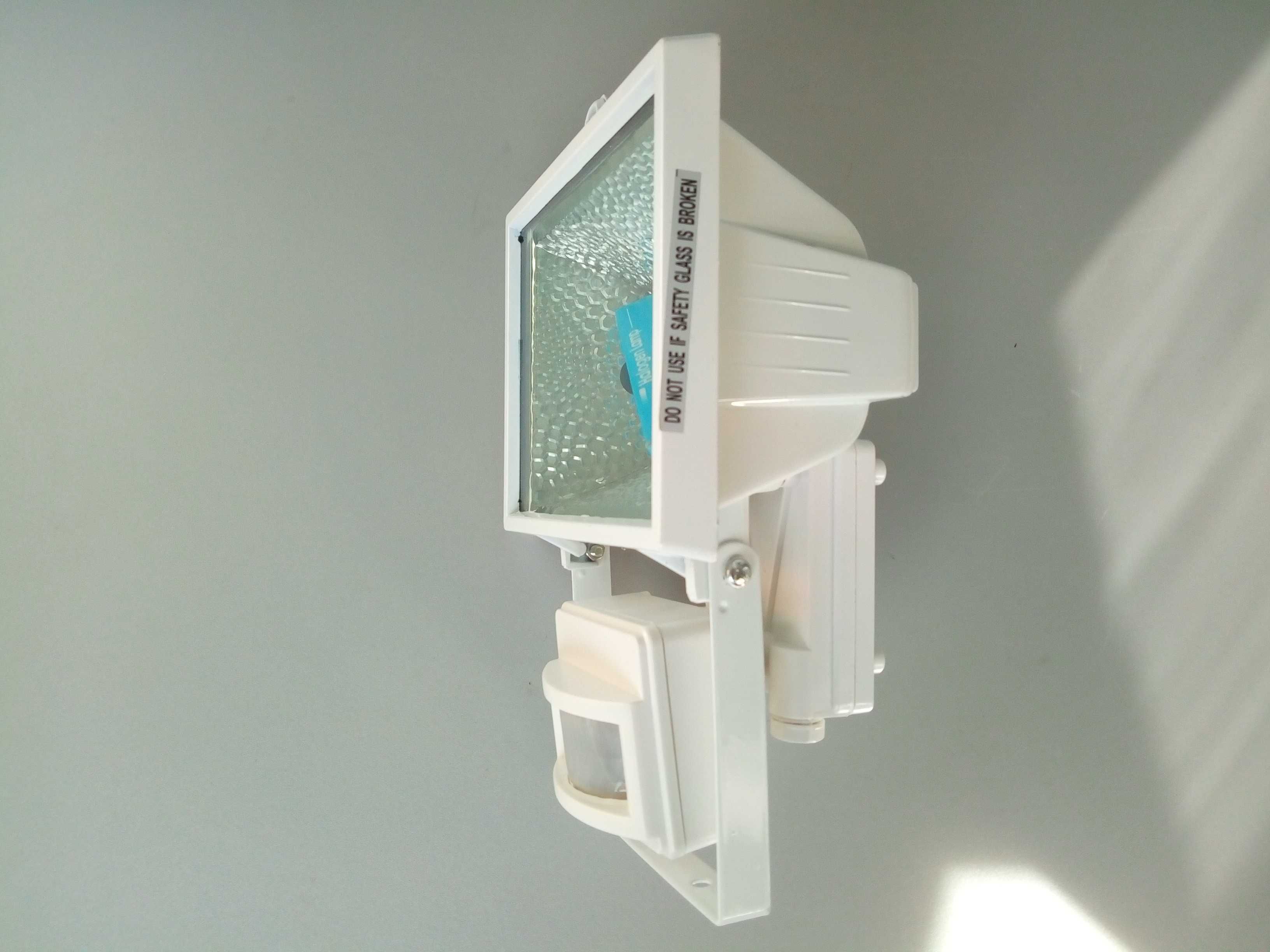 Мощный прожектор MAGNUM LHF 500S с датчиком движения (белый)