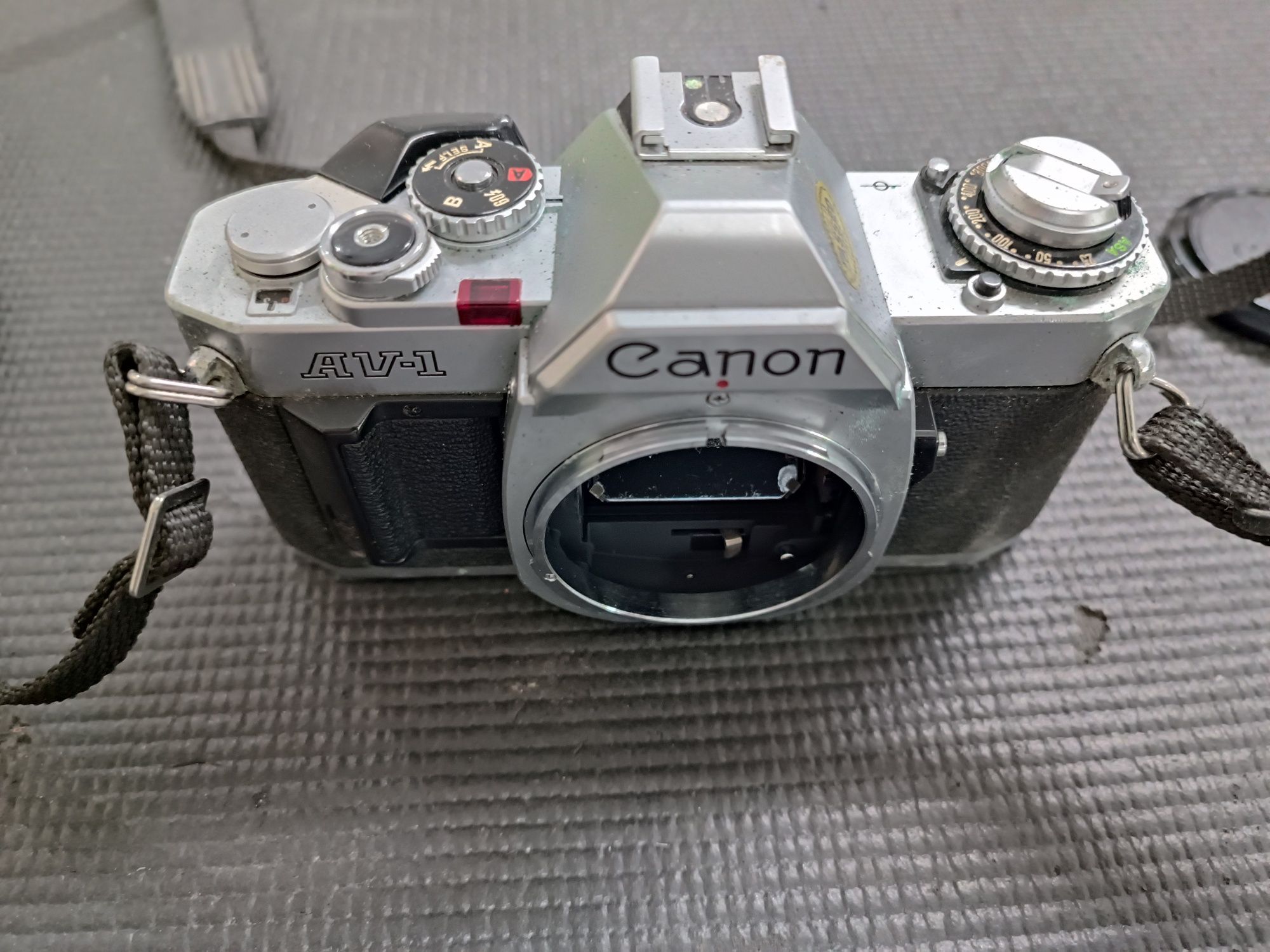 Canon AV-1 sem objetiva