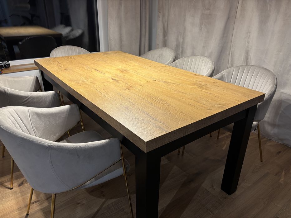 Sprzedam solidny, cieżki, rozkładany stół