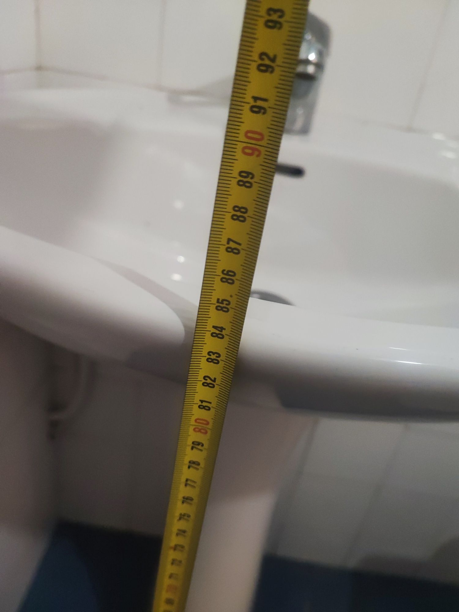 Lavatório com pé