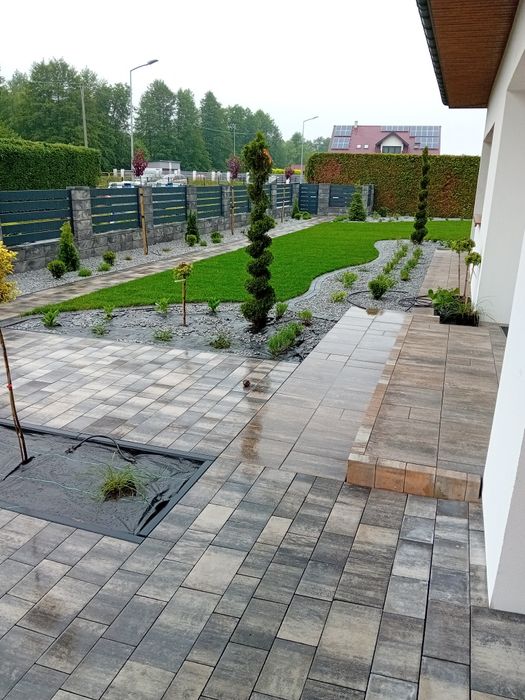 Kompleksowe Zakładanie Ogrodów. Trawniki z rolki oraz z siewu