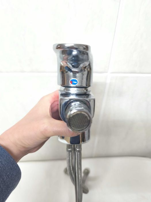 Três - torneira em muito bom estado