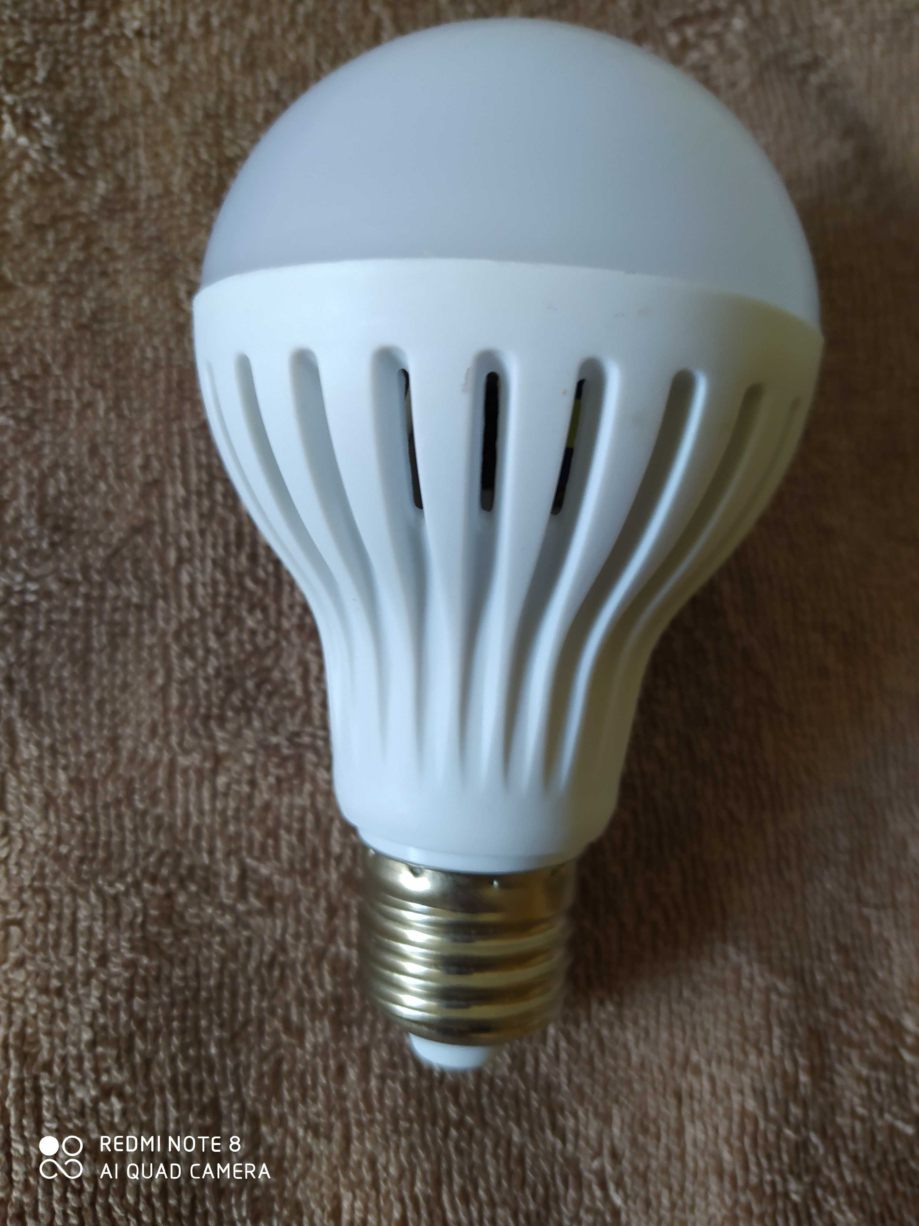 Светодиодная LED-лампа  с датчиком движения.