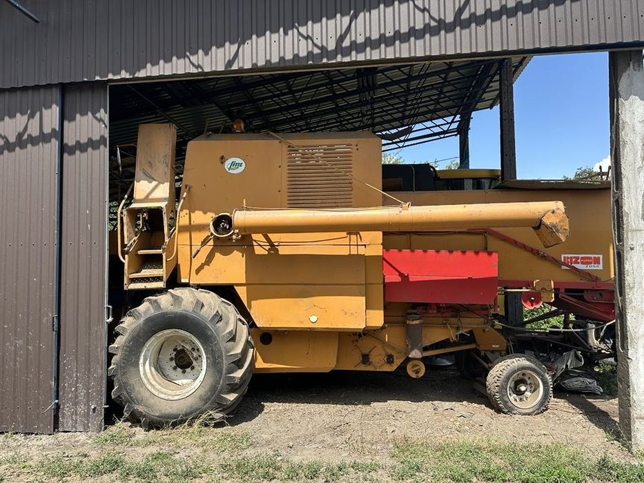 Kombajn zbozowy bizon super z 056