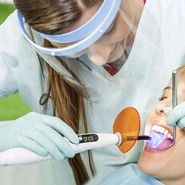 Lampa Polimeryzacyjna LED Dentystyczna - Utwardzanie Stomatologiczne
