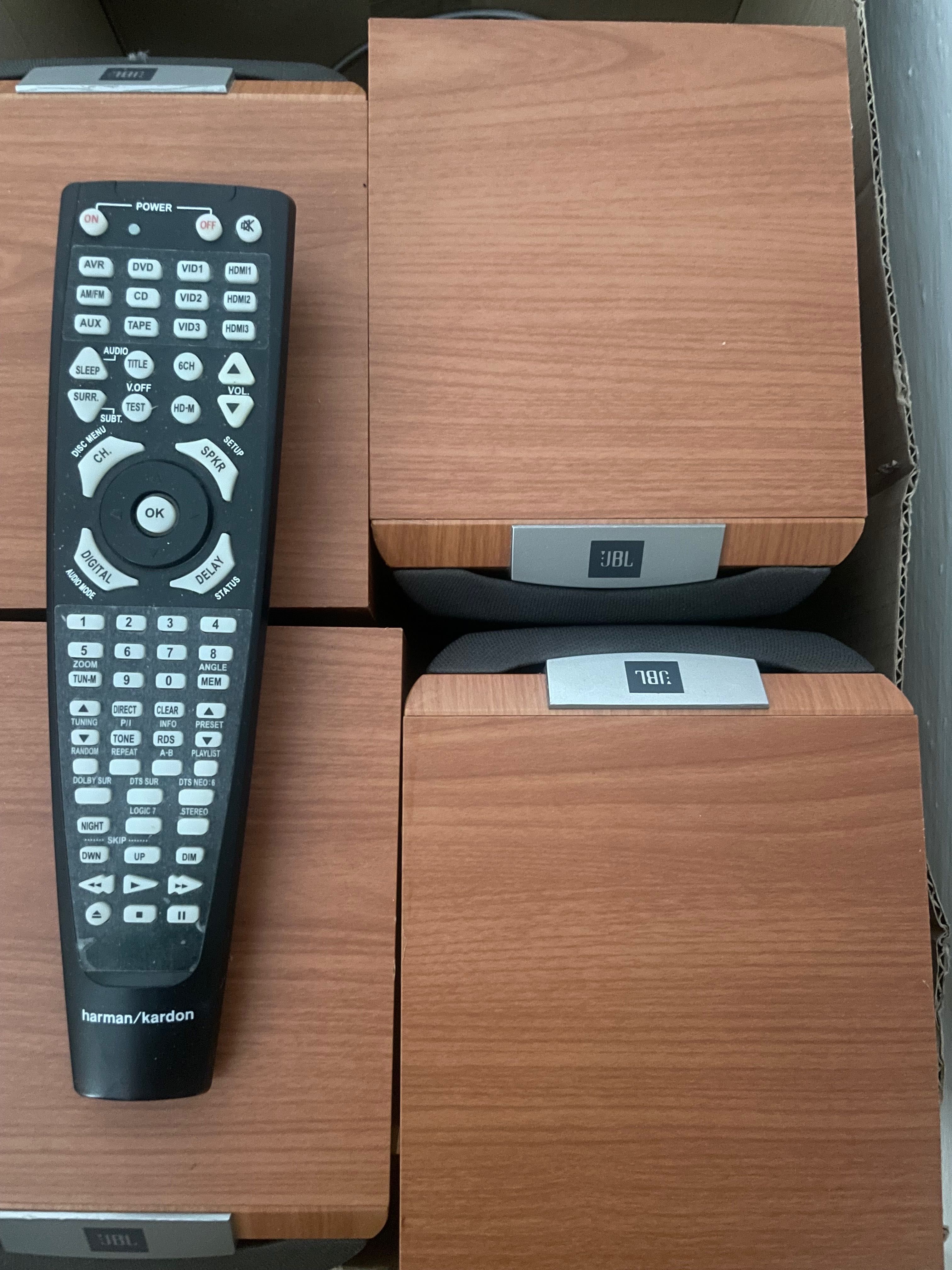 Amplituner Harman Kardon AVR142+kpl. JBL Głośników
