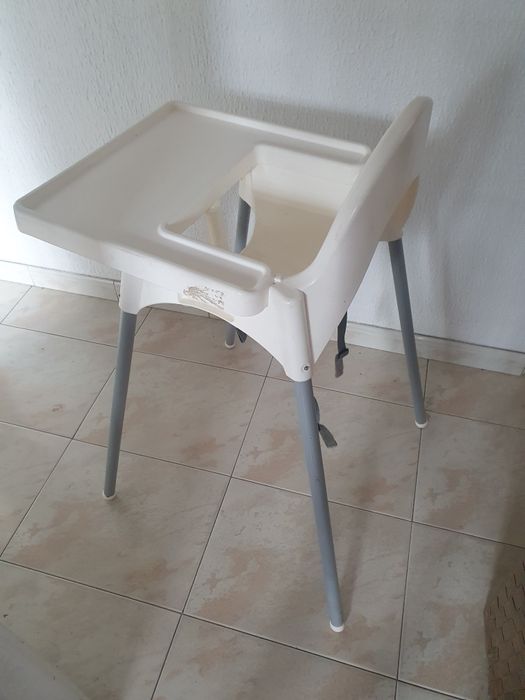 Cadeira de refeição para bebés do ikea com tabuleiro e almofada