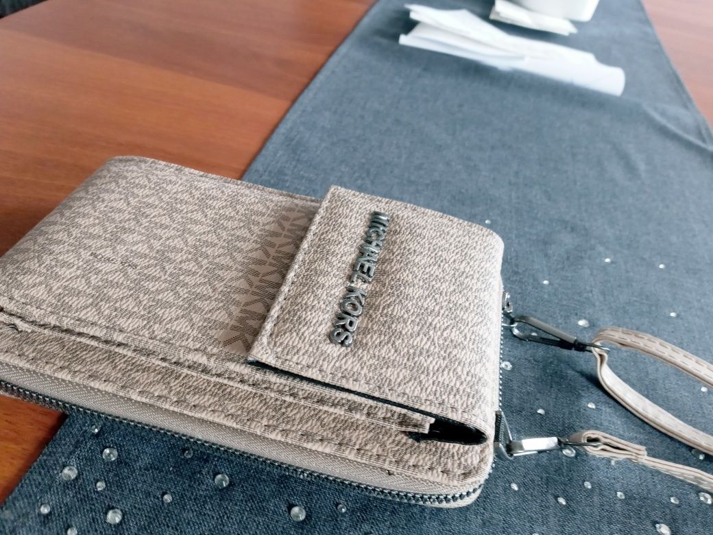 Torebka listonoszka Michael Kors portfel