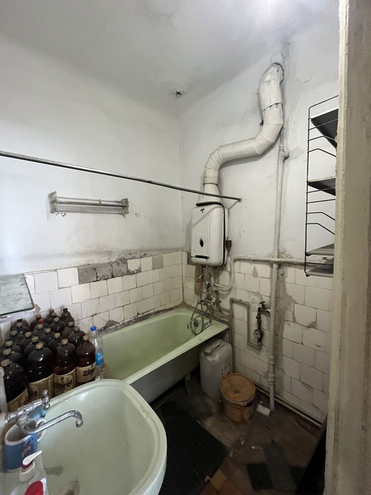 Продаж великої 2к.к. Сталінки в Центрі, вул. Декабристів, біля «Казки»