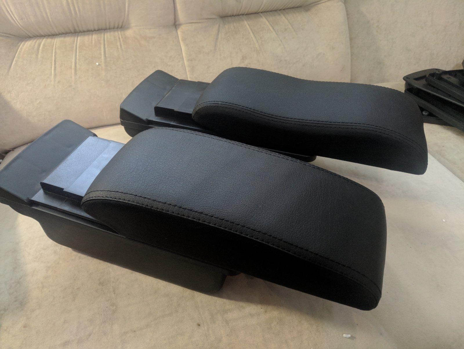 Подлокотник Nissan Tiida, ниссан тиида