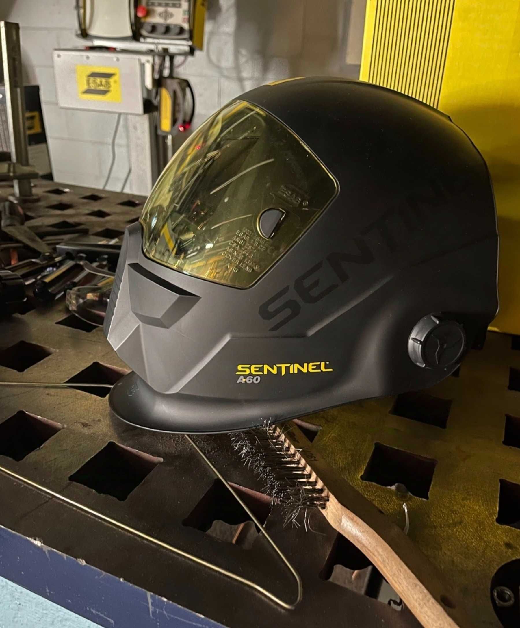 Зварювальна маска ESAB Sentinel A-60