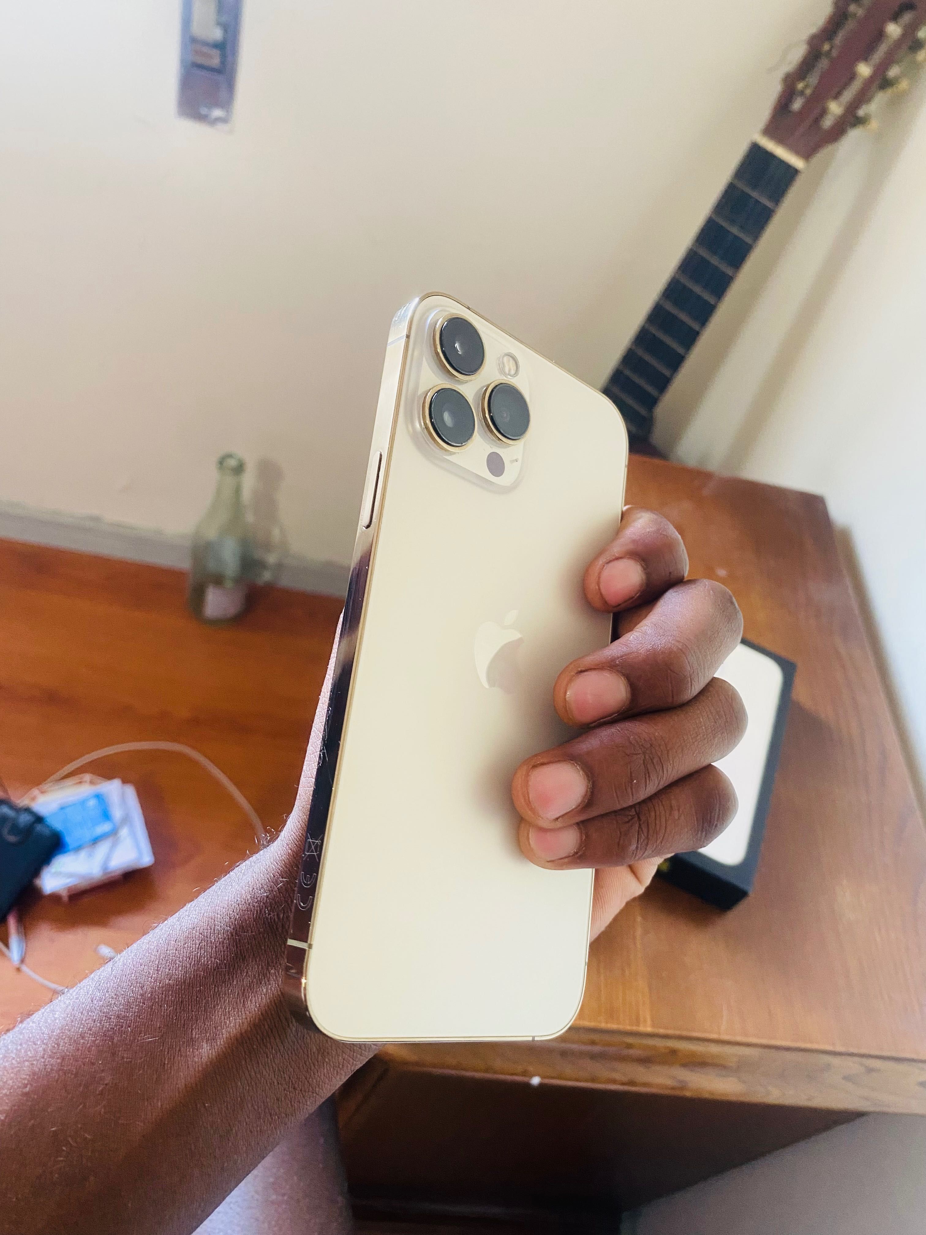 iPhone 13 Pro-Max em bom estado