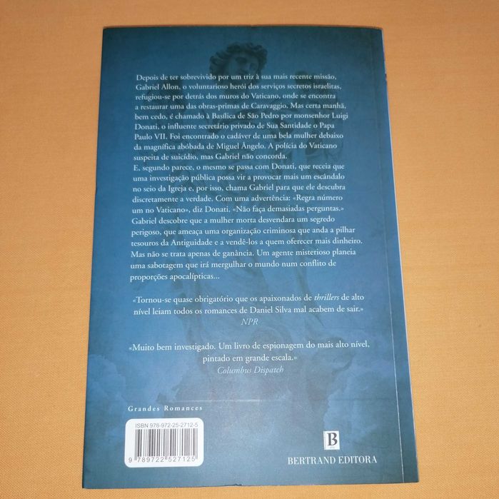 Livro "O Anjo Caído", de Daniel Silva, como novo