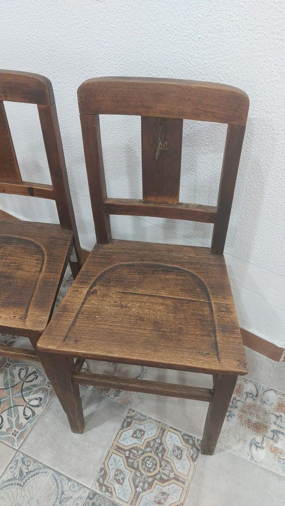 Conjunto Mesa e 4 Cadeiras de Tasca/Taberna