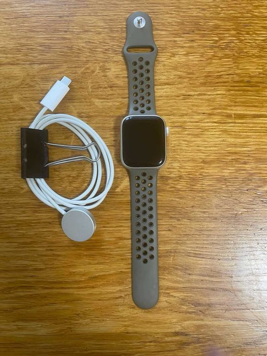Apple Watch Series 8 45 мм GPS (Starlight, алюміній)
