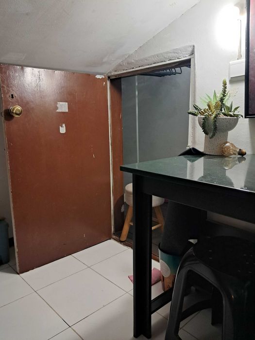 SOTÃO SOLTEIRO.Metro Chiado. CentroLisboa.Está DISPONÍVEL.