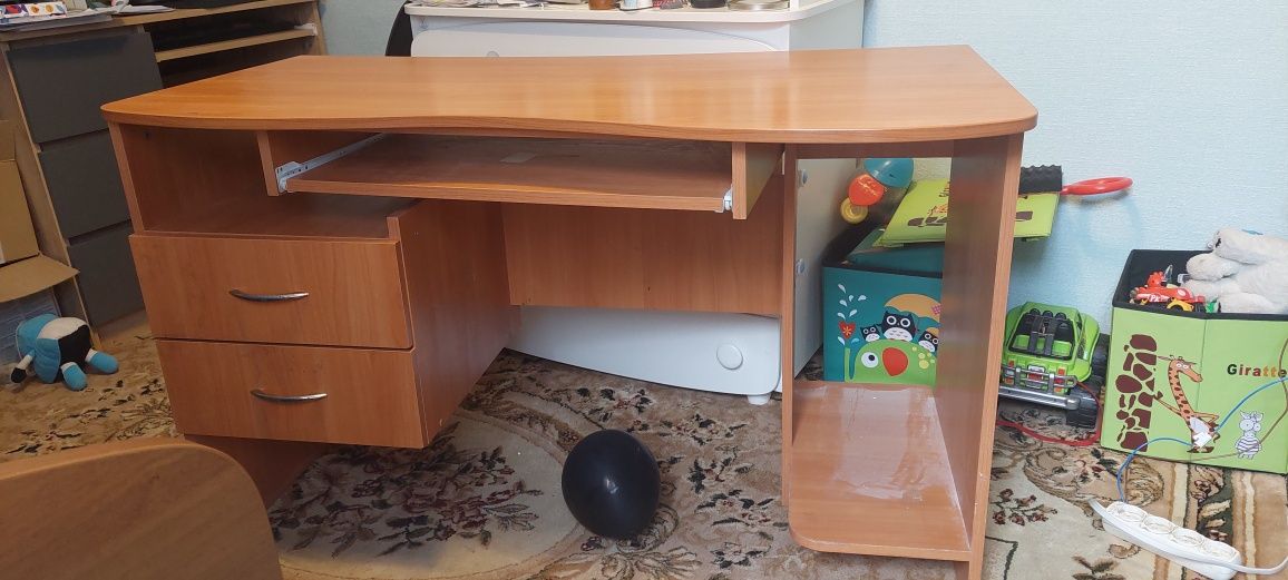 Стол компьютерный, письменный