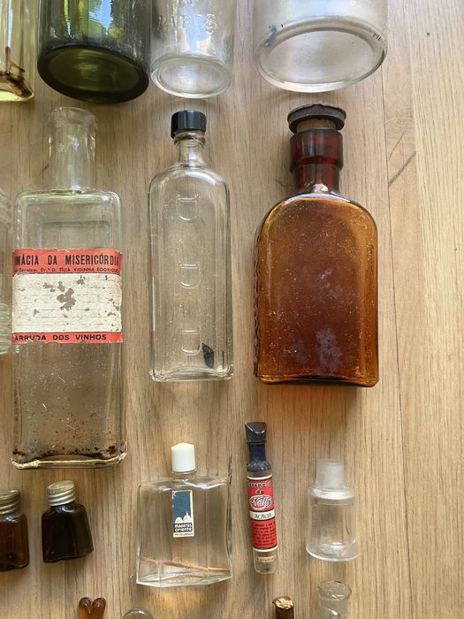 Frascos de farmacia antigos