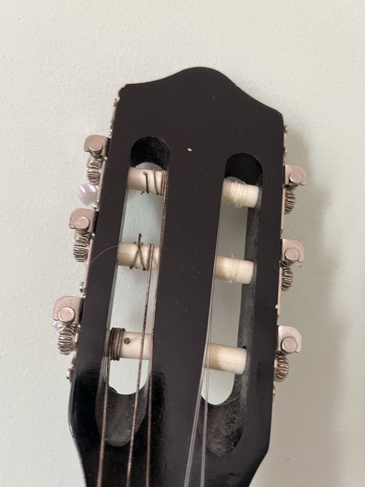 Gitara czarna w dobrym stanie
