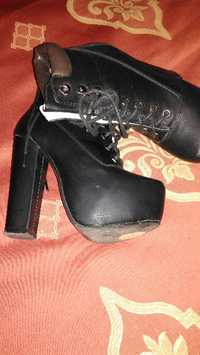 Botas pretas n 35