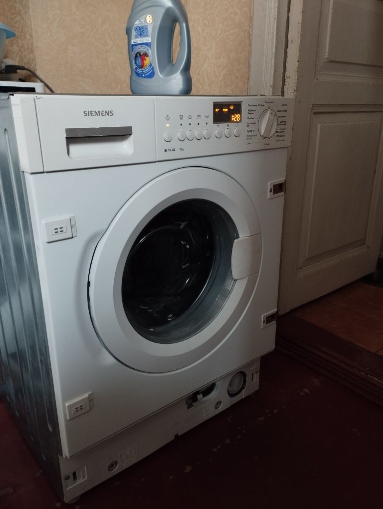 Продам встраиваемую стиральную машинку Siemens si 14 44 bosch logixx 7
