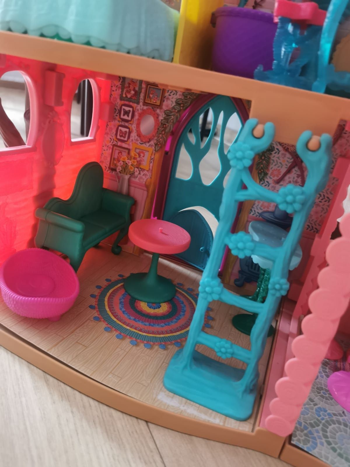 Domek dla Lalek EnchanTimals duży domek jelonków, stan dobry
