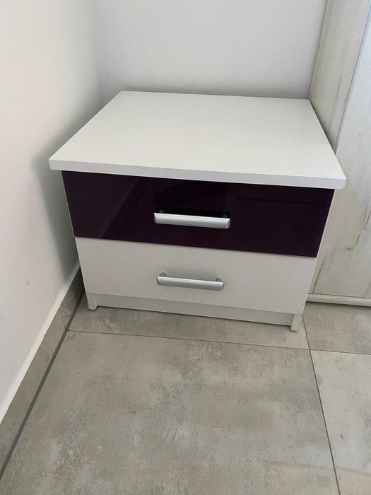 Łóżko z materacem + 2 szafki nocne