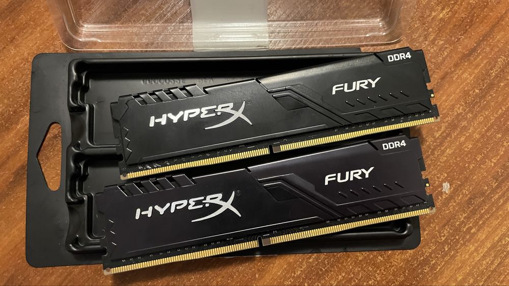 Продам HyperX 16 GB DDR4 3000 MHz