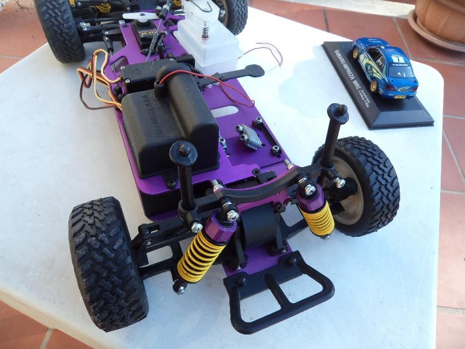 Carro telecomandado a gasolina