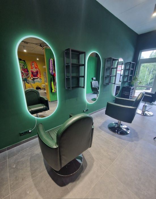 Здам в оренду  місце для майстра перукаря,бровіста та манікюр