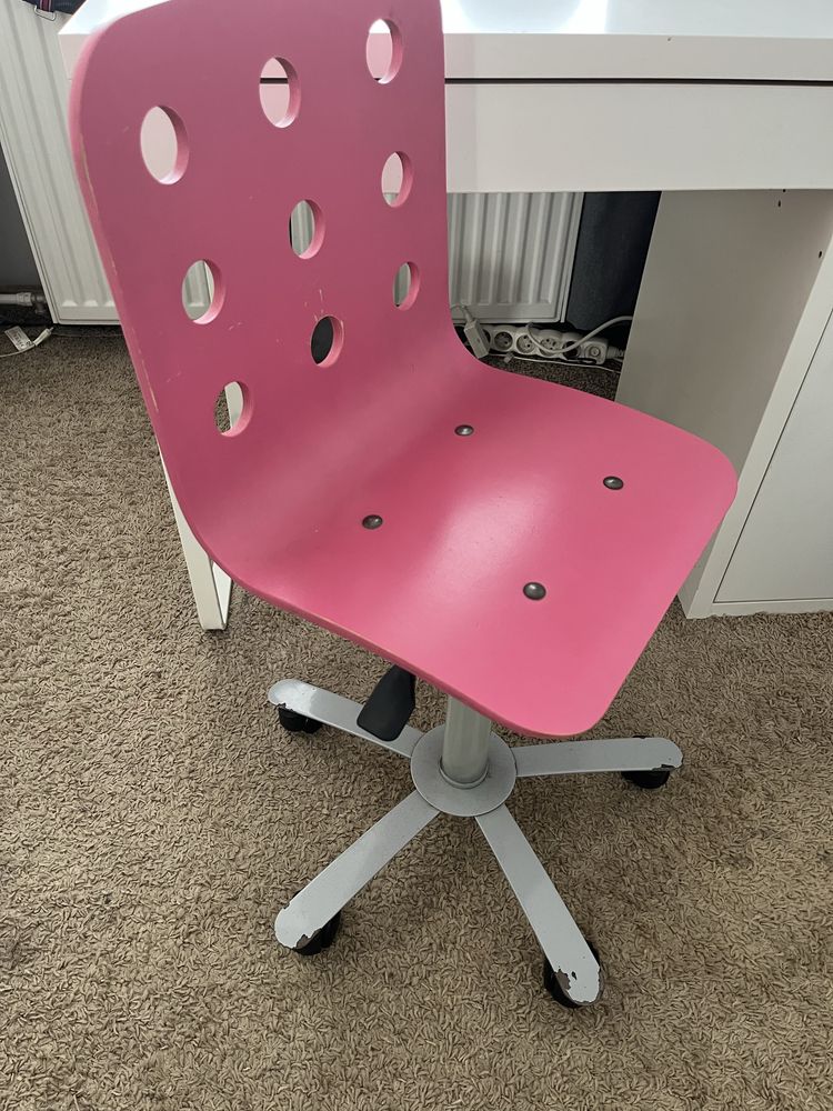 Biurko ikea biale i krzeslo ikea rezerwacja do jutra godzina 12