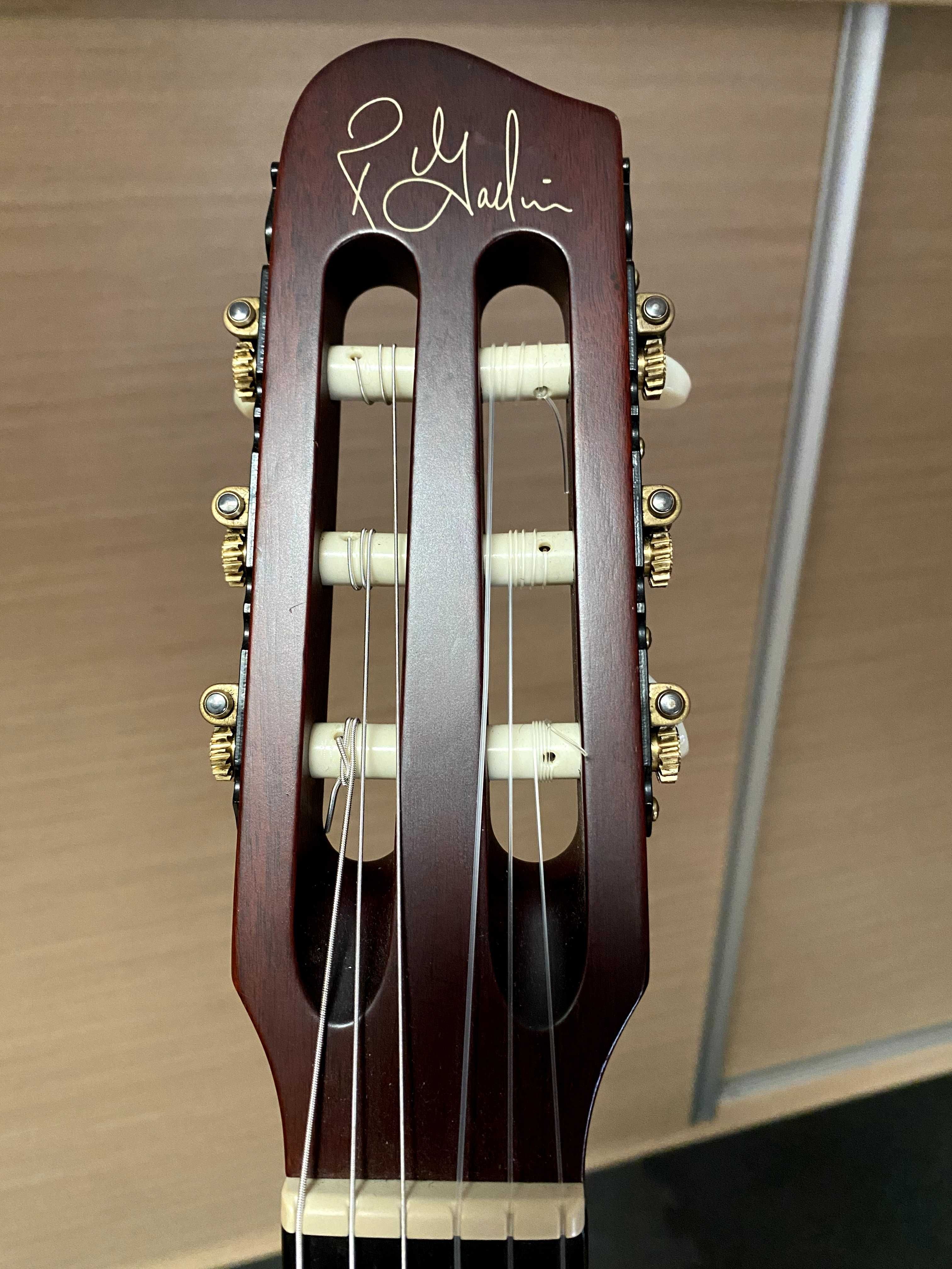 Godin Multiac Nylon SA – Guitarra com Sistema MIDI | Excelente estado