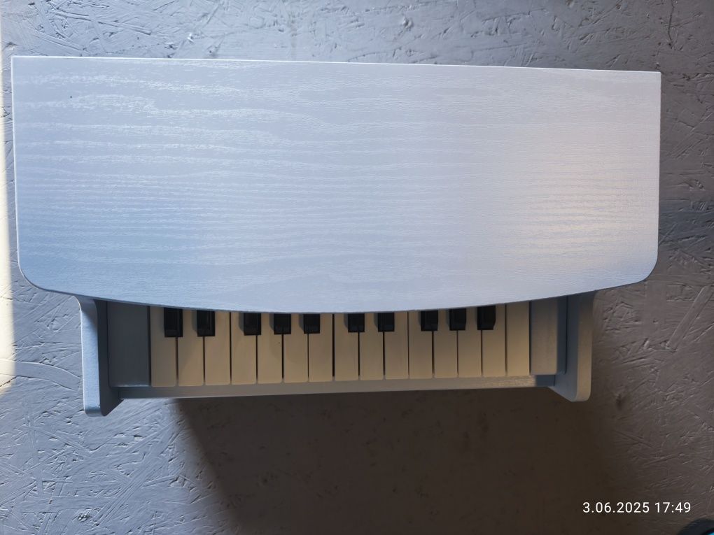 Nowe mini pianino Sheffield